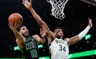 Siautėjęs Antetokounmpo išrašė "Celtics" pirmąjį pralaimėjimą atkrintamosiose